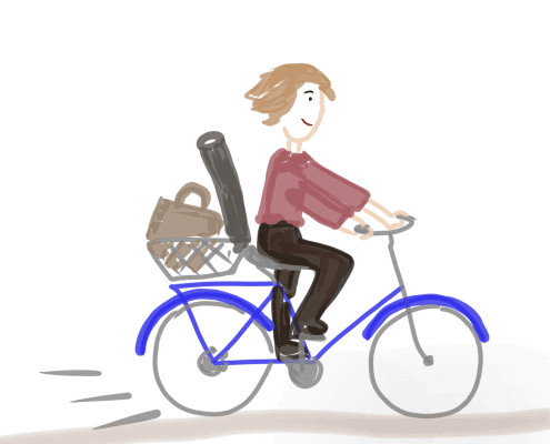 Frau mit Einkaufskorb auf dem Fahrrad unterwegs